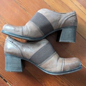 Super comfortable leather Naturalizer pump